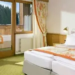 Отель Defereggental & 4*